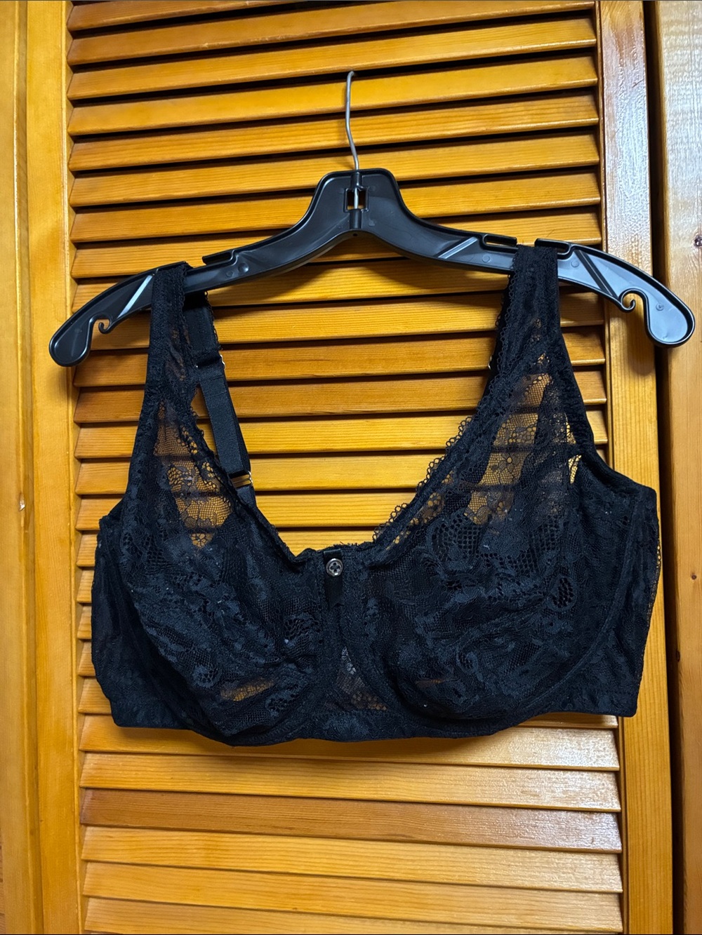 Black Lace Underwire Bra with Supportive Cups